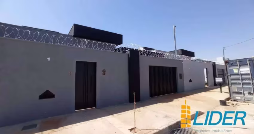 Ótima casa com 88m2 de área construída em terreno de 175,50m2 à venda no bairro novo mundo (verde vida)