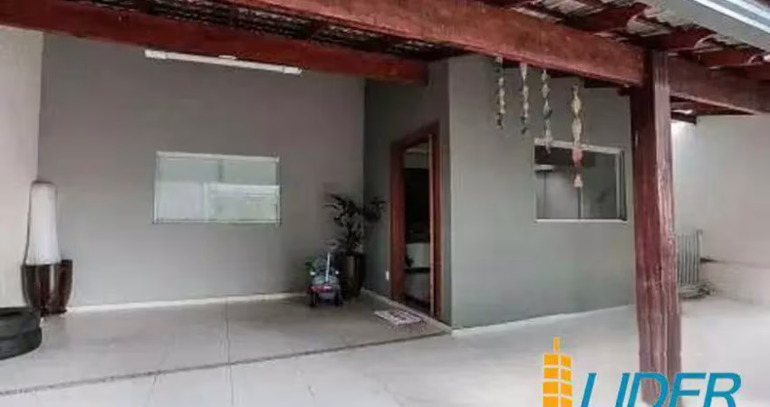 Casa à venda, 3 quartos, 1 suíte, 2 vagas, santa mônica - uberlândia/mg