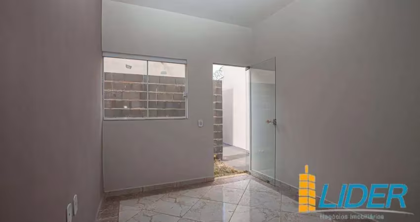 Casa à venda, 2 quartos, 1 suíte, 1 vaga, vida nova - uberlândia/mg