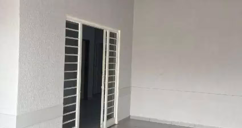 Ampla casa térrea com 190m2 de construção em terreno de 250m2 á venda em ótima localização no bairro roosevelt