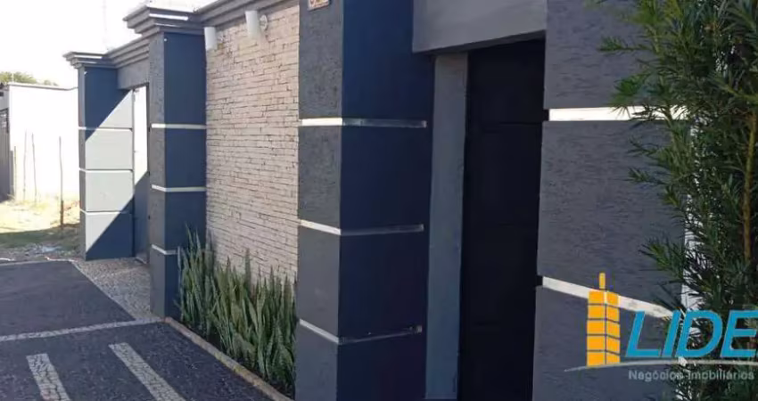 Linda casa térrea com 211m2 de construção em terreno de 250m2, toda mobiliada e montada de armários à venda no bairro alto umuarama