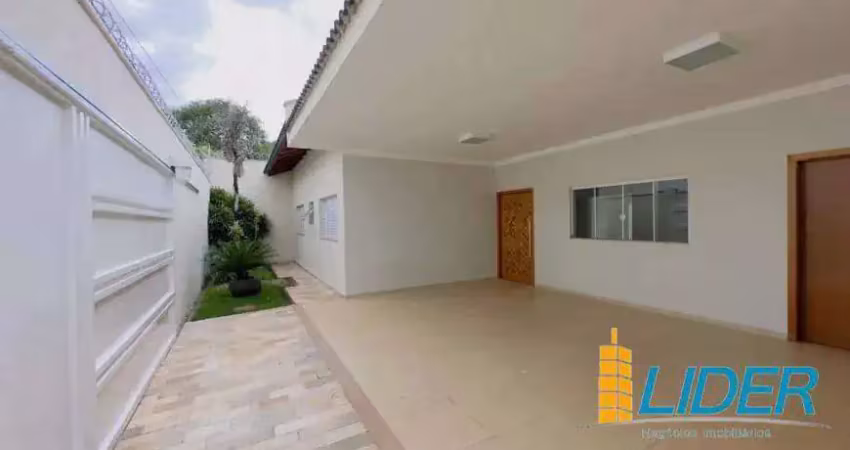 Casa à venda, 3 quartos, 1 suíte, 2 vagas, cazeca - uberlândia/mg