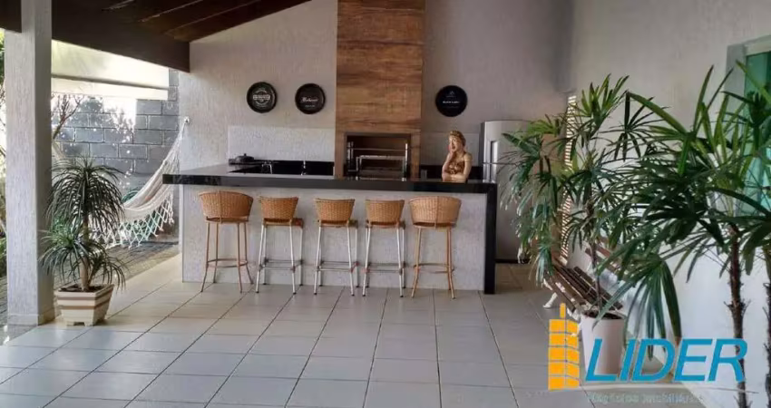 Casa à venda, 3 quartos, 1 suíte, 2 vagas, marta helena - uberlândia/mg
