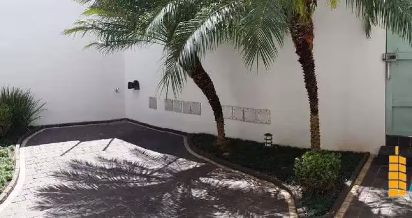 Casa com 3 quartos para alugar na Avenida João Pinheiro, Umuarama, Uberlândia
