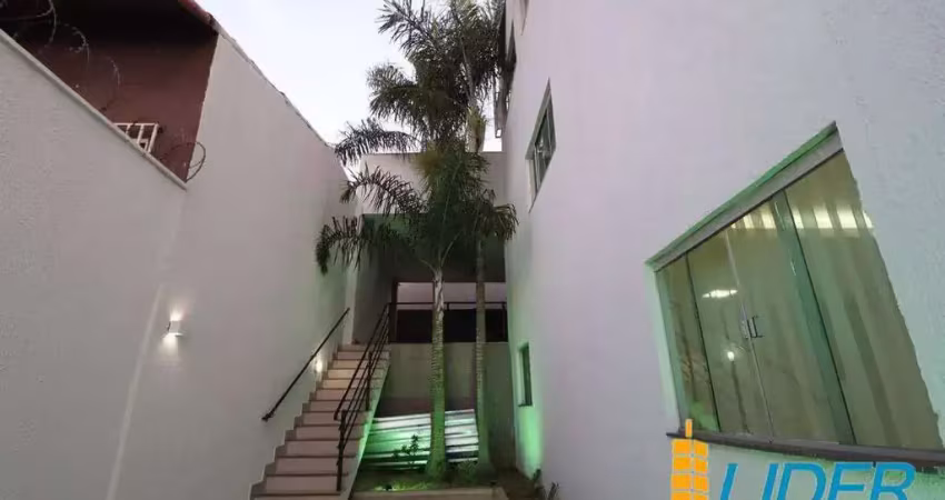 Casa sobrado à venda em nova uberlândia, uberlândia - 3 suítes, varanda gourmet e sauna - r$ 1.290.000,00