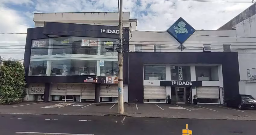 São 2 excelentes prédios comerciais um do lado do outro, interligados à venda no hipercentro de uberlândia