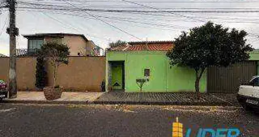 Bela casa térrea com 170m2 de construção em terreno de 250m2 à venda em ótima localização no bairro alto umuarama