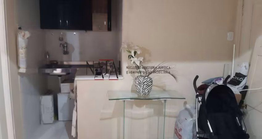 Vendo excelente apartamento de 2 quartos na Domingos Ferreira - Reformado!
