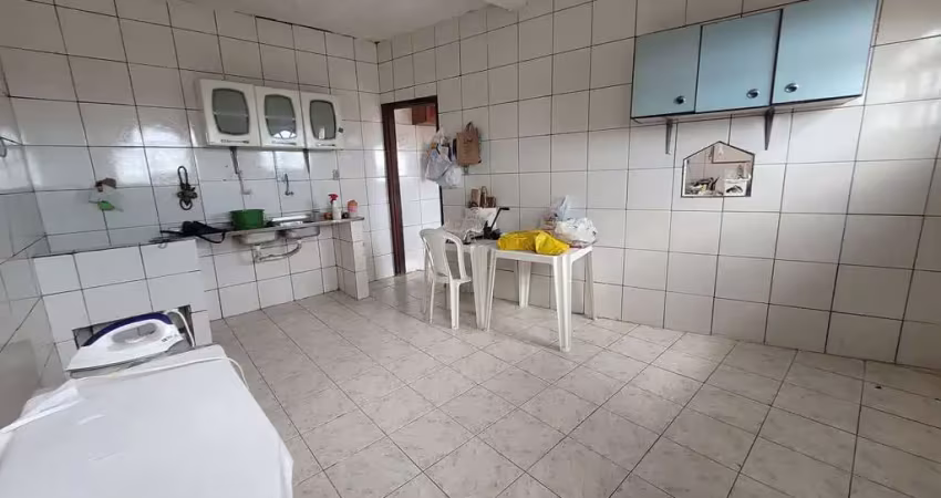 Prédio à venda na Rua Osvaldo Martins de Castro, 206, Lobato, Salvador