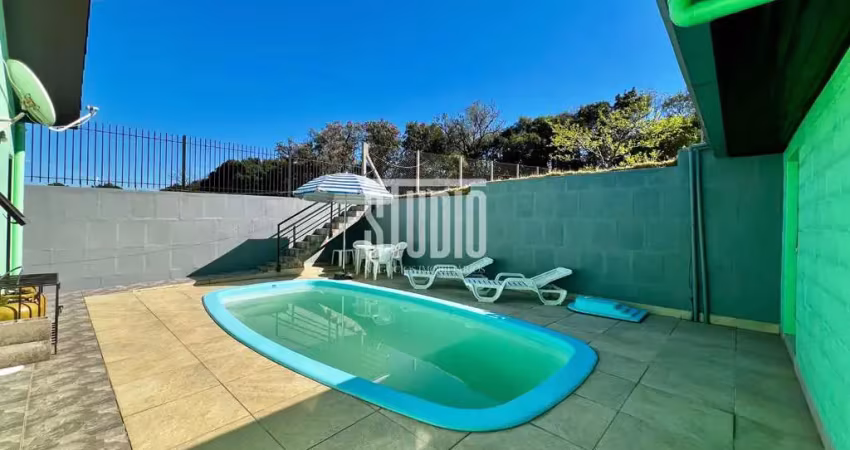 Casa com piscina à venda em carlos barbosa: 3 quartos,1 suíte e 2 banheiros.
