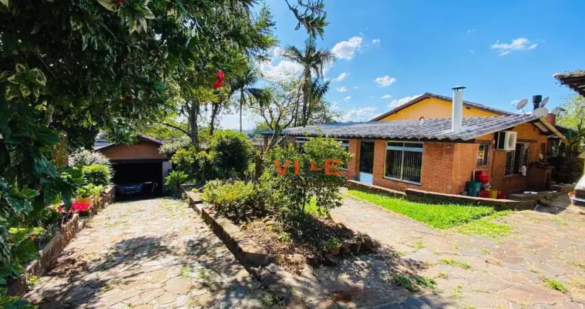 Casa à venda na  bom sucesso sobrado com 3 quartos, suíte, piscina e amplo terreno!