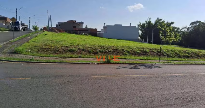 Terreno de esquina à venda em localização privilegiada!