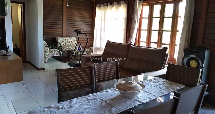Granja em Condominio Fechado em Simão Pereira!