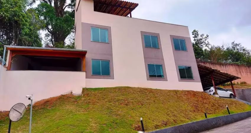 Casa de 03 quartos, sendo 01 suíte e 03 vagas de garagem no monte castelo