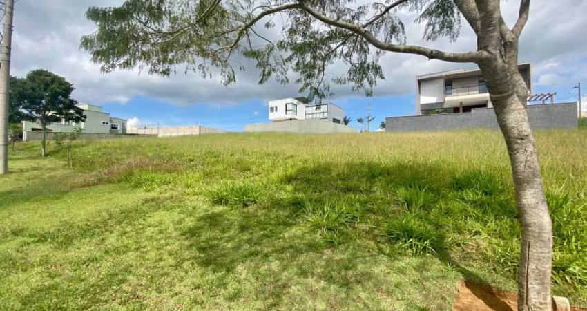 Terreno de 493m2 em aclive no Alphaville - Juiz de Fora