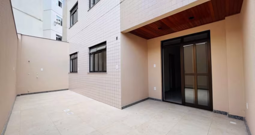Apartamento de 02 quartos com área externa no Santa Helena