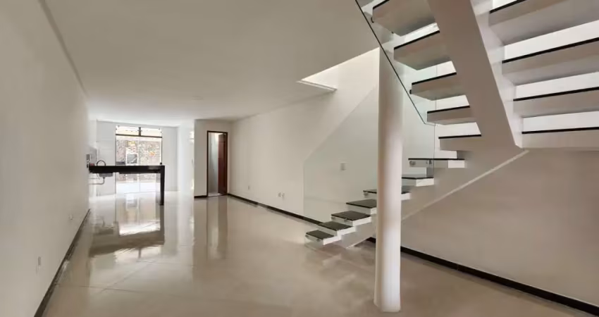 Casa duplex  de 03 quartos com suíte no Aeroporto