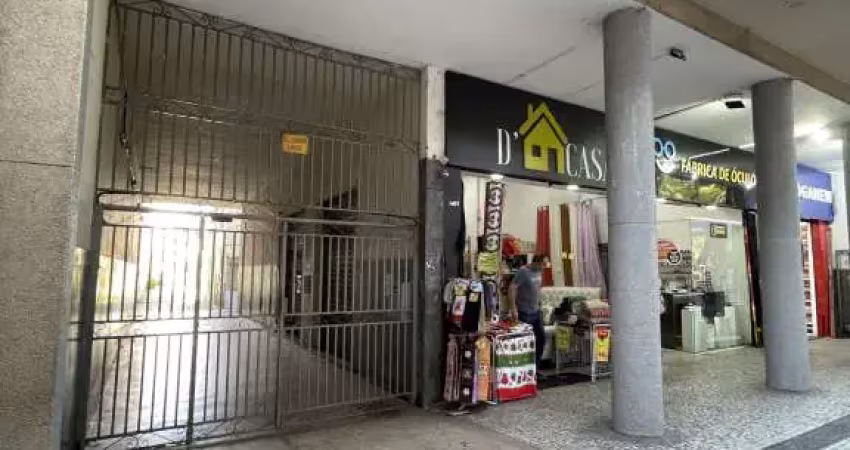 Casa tipo sobrado no Centro