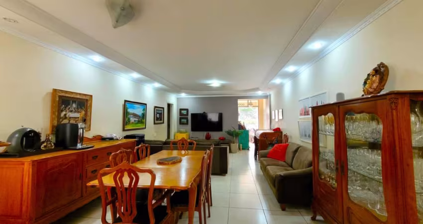 Apartamento de 03 quartos com garagem no Centro