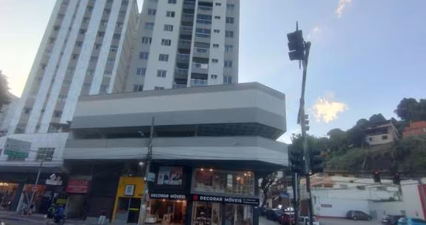 Apartamento no São Mateus com elevador e garagem para locação
