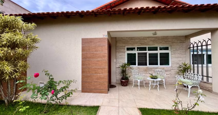 Casa com piscina em Condomínio Fechado no Aeroporto