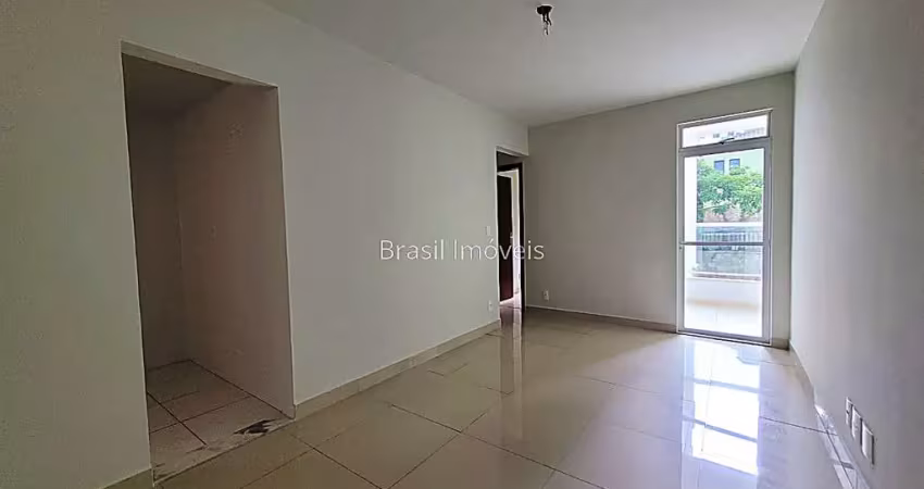 Apartamento com 02 quartos, suíte, garagem e elevador, no jardim laranjeiras