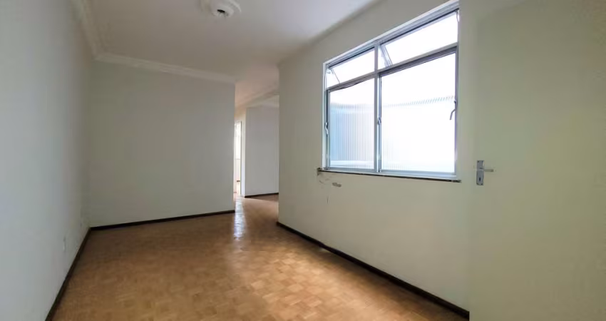 Apartamento de 02 quartos no Bairro Bandeirantes