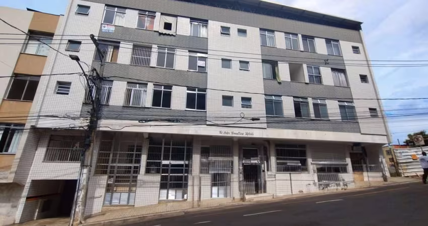 Locação - Apartamento arejado com 02 quartos na Olegário próximo ao Pais e Filhos