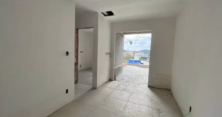 Apartamento garden de 02 quartos com suíte, 02 vagas de garagem e 02 elevadores no santa catarina.