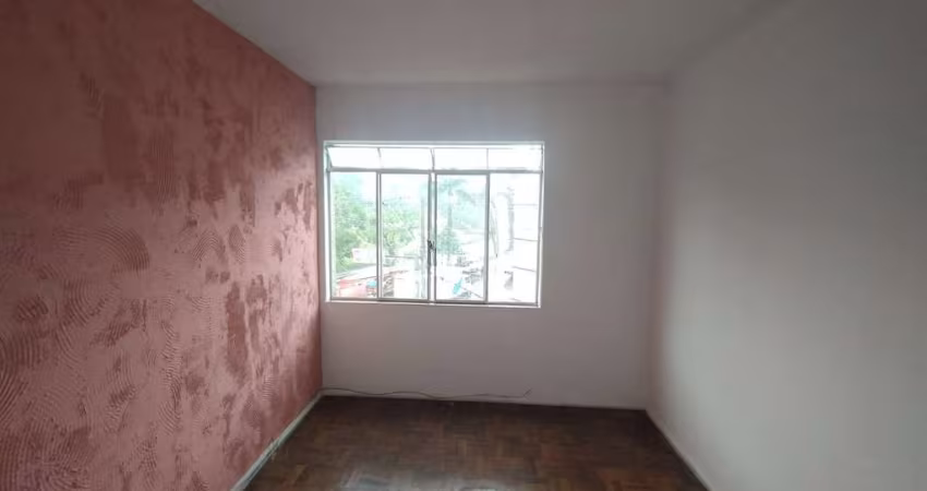 Locação - Amplo Apartamento com 03 quartos na Avenida Brasil