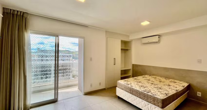 Sudio mobiliado e com garagem no Centro