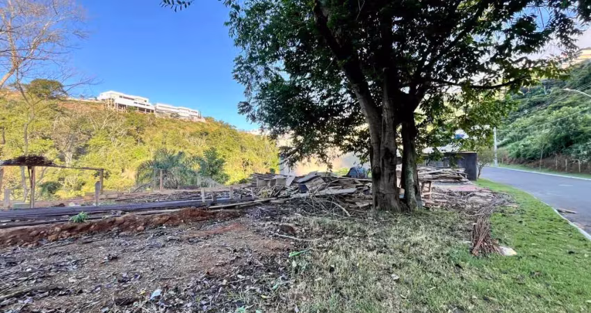Terreno com mais de 700m² no condomínio portal do aeroporto