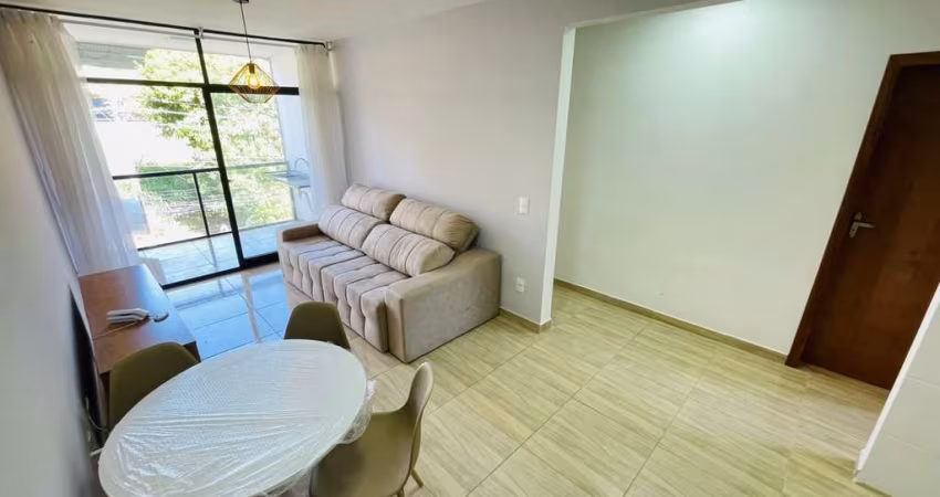 Locação - Apartamento de 02 quartos e varanda no Santa Luzia