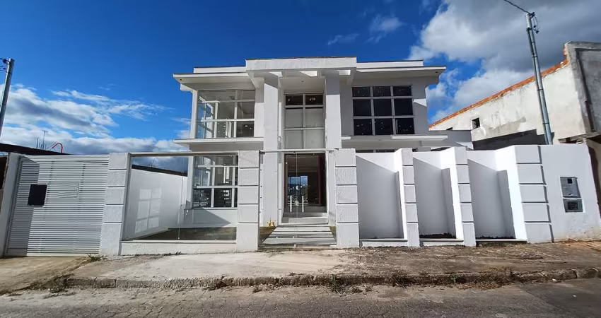 Casa com 04 quartos e linda vista no Bom Clima