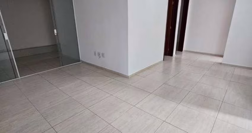 Apartamento térreo com área externa com 3 dormitórios no bairro do Bancários próximo ao Shopping Sul
