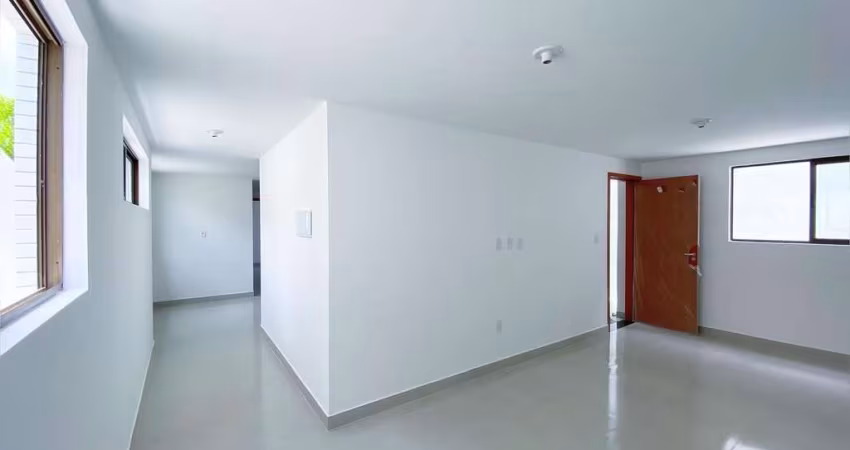 Apartamento térreo com área externa em U com 3 quartos sendo 2 suítes, 1 c/ closet no bairro da Torre para locação, por apenas R$ 2.800,00!
