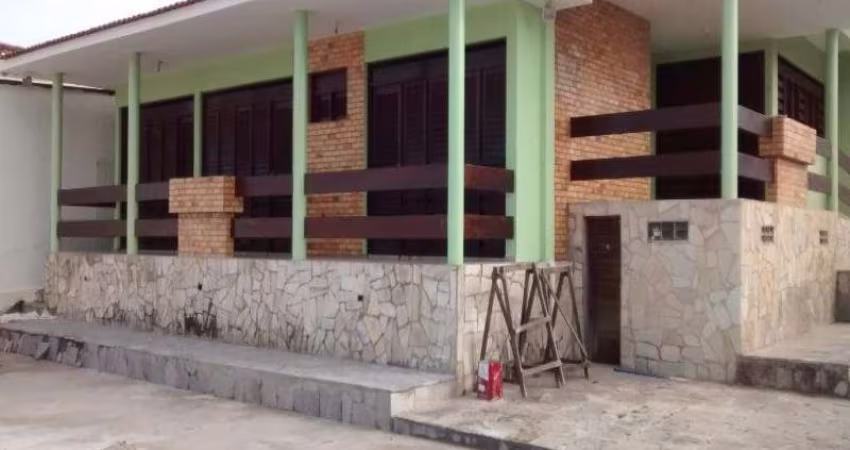 CASA RESIDENCIAL COM 03 SUÍTES NO 13 DE MAIO, MEDINDO 205 METROS DE ÁREA PRIVATIVA, COM TERRENO 30 X 28, POR APENAS R$ 499.999,00!
