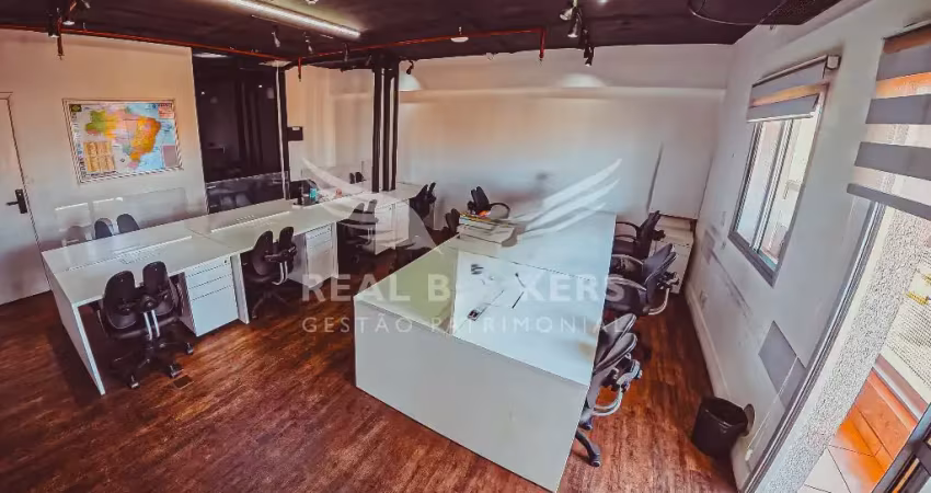 Sala para locação mobiliada com 22 posições de trabalho pronta para ocupação no real parque