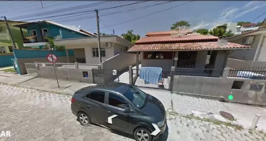 Terreno no Centro de Bombinhas 742 m².. para Investidor..