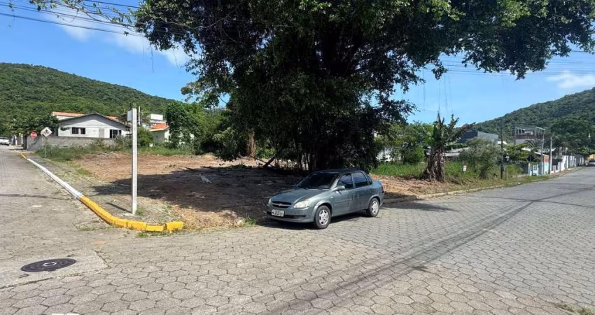 TERRENO DE ESQUINA NO BAIRRO JOSÉ AMÂNDIO COM 336M²