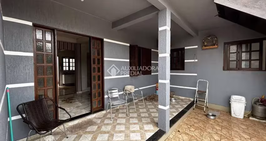 Casa com 3 quartos à venda na Eliseu Mesquita Cardoso, 684, Medianeira, Osório