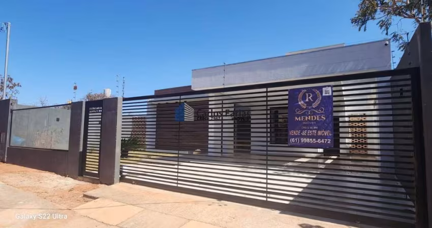 Casa para Venda em Brasília, Setor Habitacional Tororó (Jardim Botânico), 3 dormitórios, 3 suítes, 4 banheiros, 2 vagas