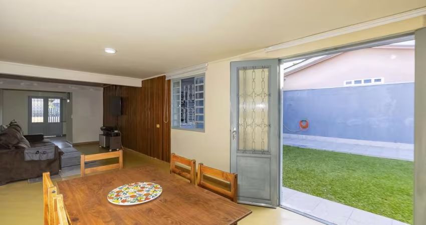 Casa térrea com quintal à venda no São Bráz Curitiba