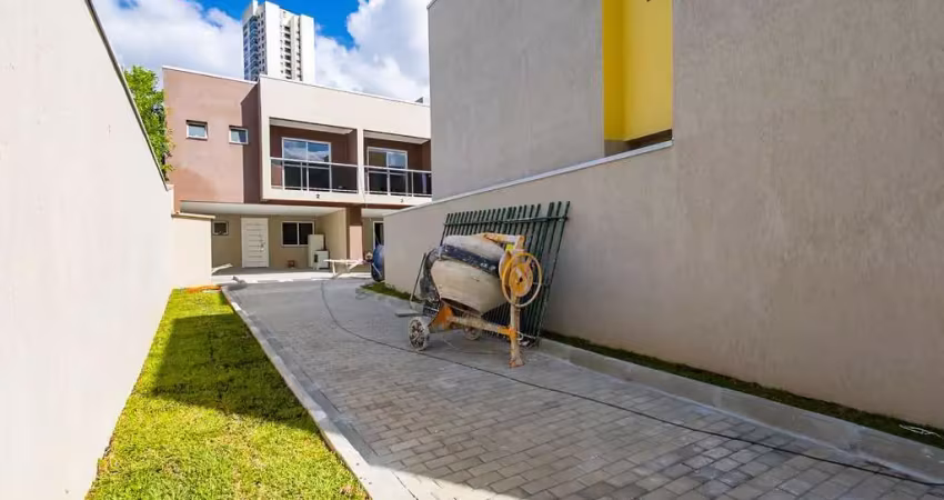 Sobrado 3 quartos com churrasqueira próximo positivo