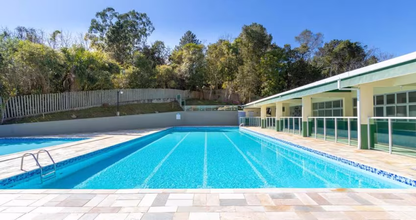 Apartamento todo reformado e decorado em condomínio Clube!