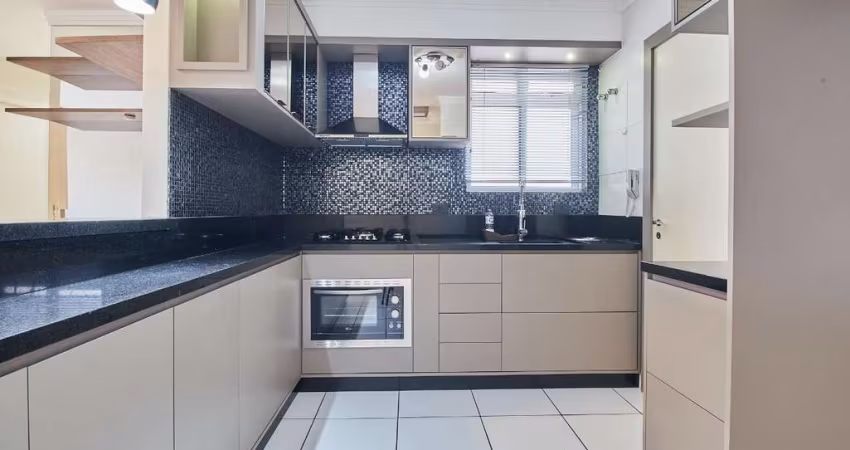 Apartamento semimobiliado 3 quartos e 2 vagas no Rebouças Curitiba