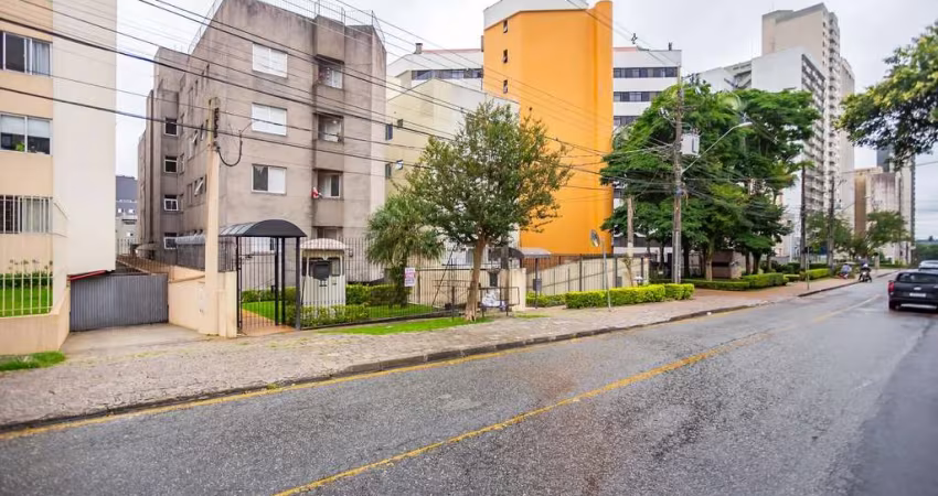 Apto com suíte, closet e vaga coberta em localização excelente! Baixou o valor!