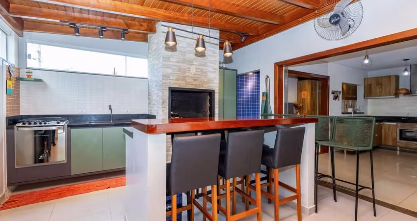 Casa em Condomínio com ótimo espaço gourmet
