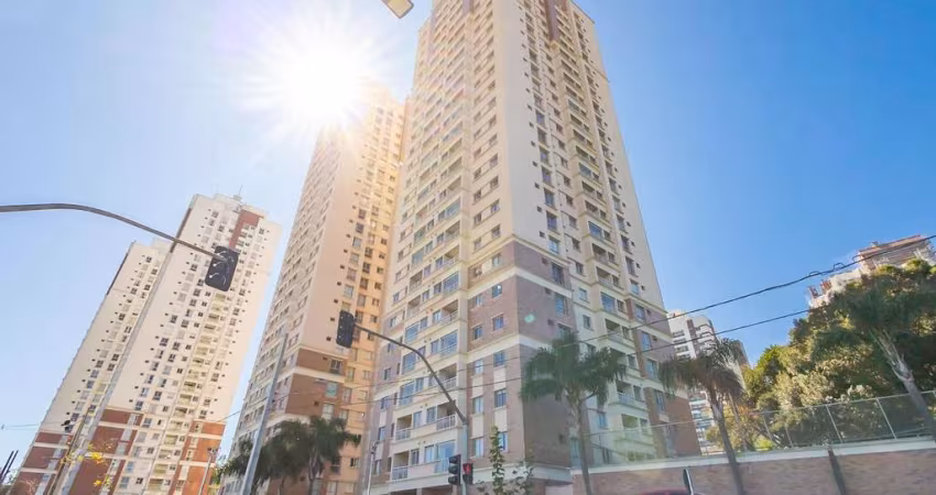 Apartamento na frente da Universidade Positivo com 3 quartos inteiramente mobiliado.