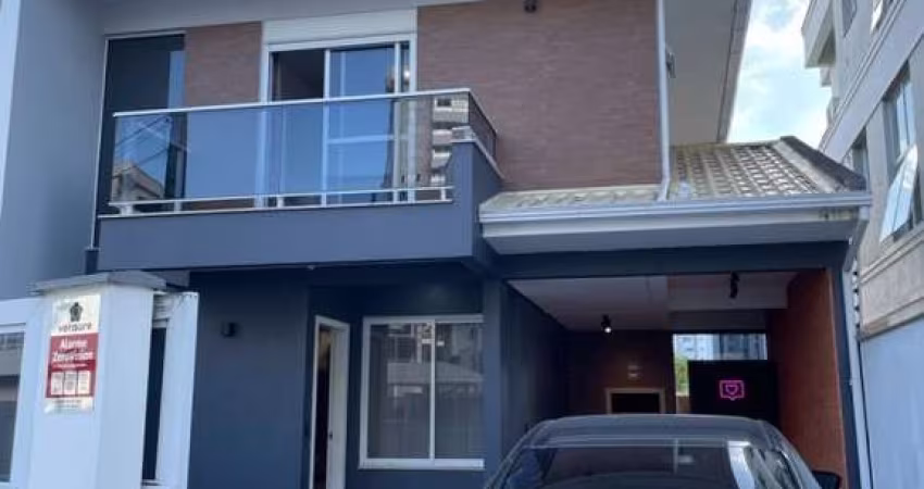 Sobrado para Venda em Palhoça, Pagani, 3 dormitórios, 1 suíte, 3 banheiros, 2 vagas